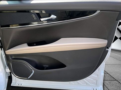 Used 2022 Lincoln Nautilus Reserve image 19