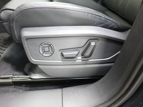Used 2025 Audi Q5 Premium Plus w/ Premium Plus AWD/4WD image 14