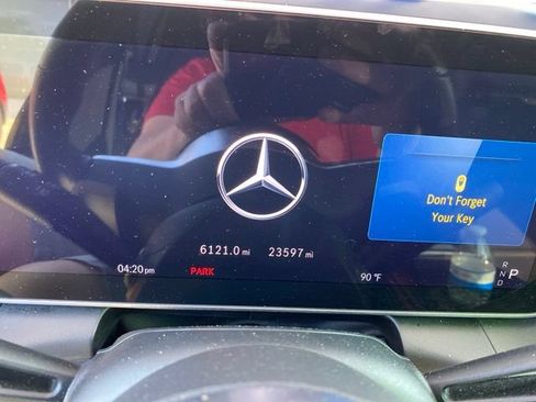 Used 2025 Mercedes-Benz GLC 300 4MATIC image 23