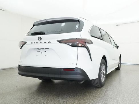 New 2026 Toyota Sienna XLE image 24