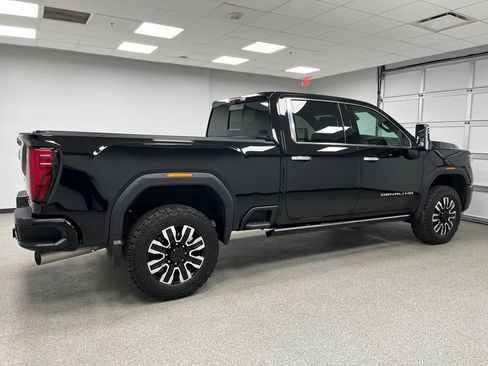 Used 2024 GMC Sierra 3500 Denali Ultimate AWD/4WD image 11