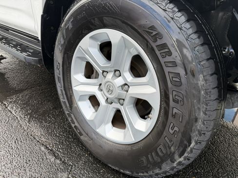 Used 2019 Toyota 4Runner SR5 Premium image 9