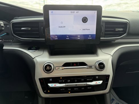 Used 2020 Ford Explorer XLT w/ Equipment Group 202A image 16