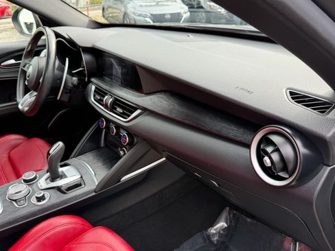 Used 2023 Alfa Romeo Stelvio Sprint RWD image 18