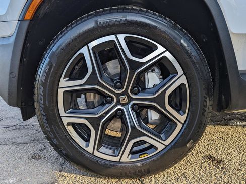 Used 2025 Rivian R1S Adventure image 43