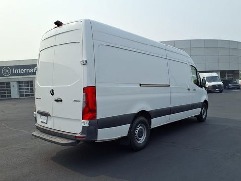 Used 2022 Mercedes-Benz Sprinter 2500 image 7