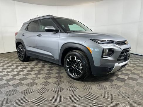 Used 2023 Chevrolet TrailBlazer LT image 2