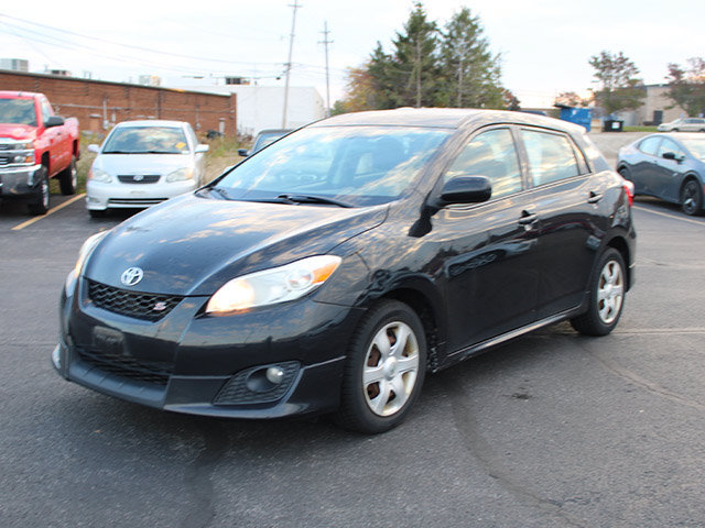 Used 2009 Toyota Matrix S w/ All Weather Guard Pkg FWD image 2