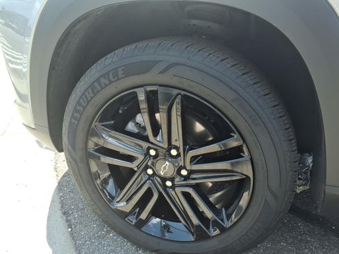 Used 2025 Chevrolet Trax ACTIV w/ Sunroof Package FWD image 8