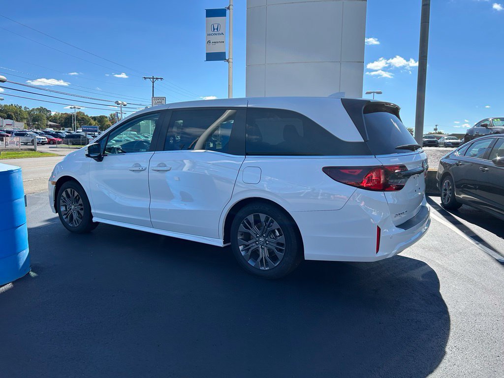 New 2026 Honda Odyssey Touring image 6