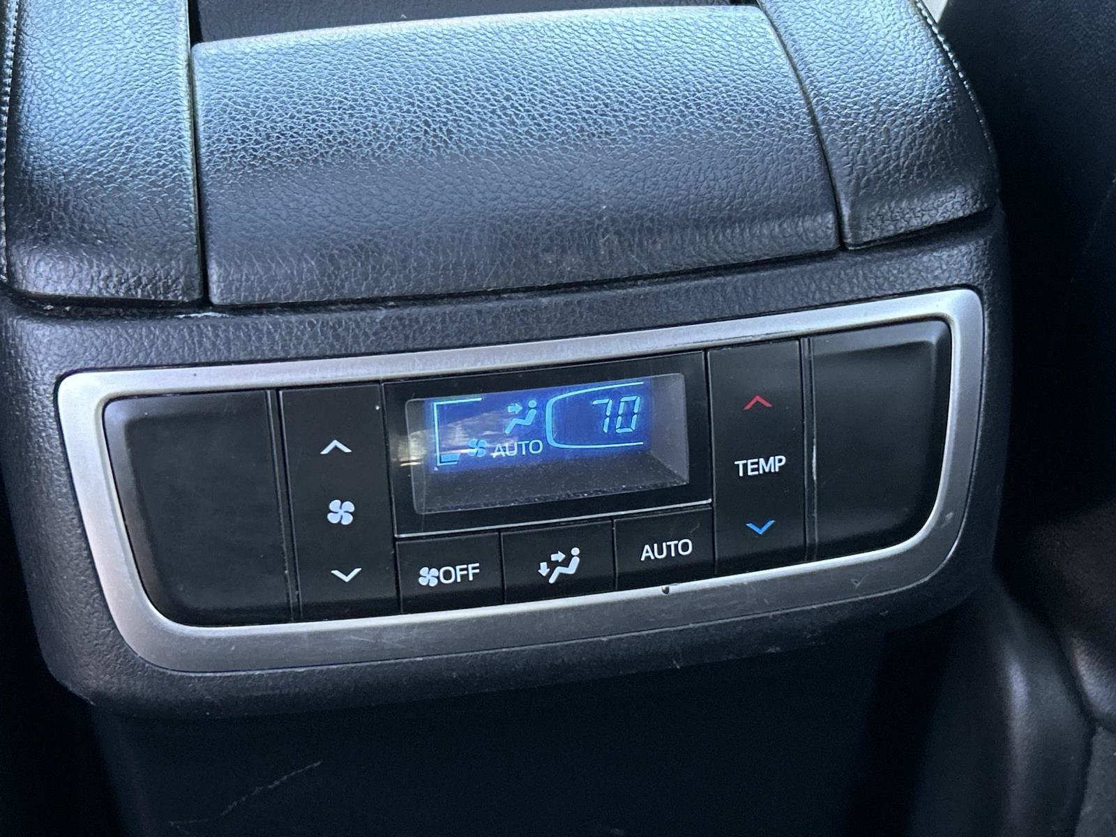 Used 2019 Toyota Highlander XLE FWD image 15