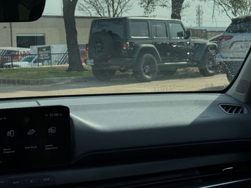 Used 2025 Kia K4 LXS image 36