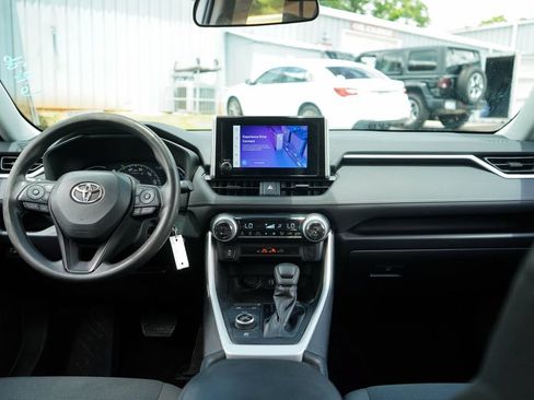 Used 2023 Toyota RAV4 LE AWD/4WD image 10