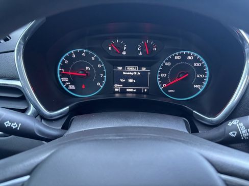Used 2018 Chevrolet Equinox LT FWD image 18