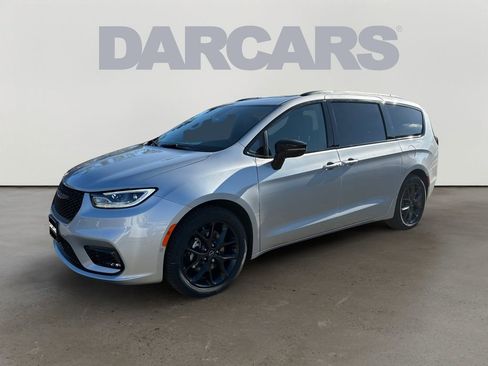 New 2026 Chrysler Pacifica Select w/ S Appearance Package image 3