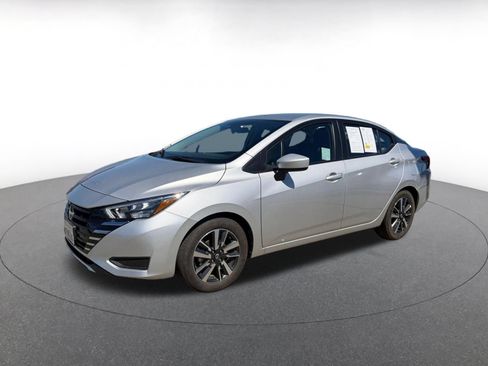 Used 2025 Nissan Versa SV FWD image 4