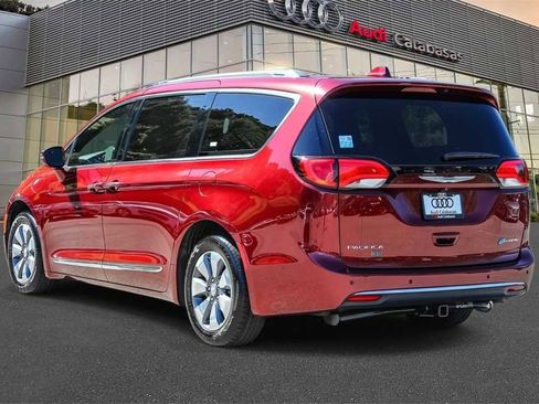Used 2020 Chrysler Pacifica Limited image 2