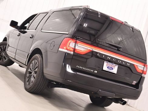 Used 2017 Lincoln Navigator L Select AWD/4WD image 42