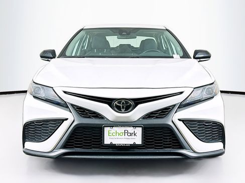 Used 2024 Toyota Camry SE image 2