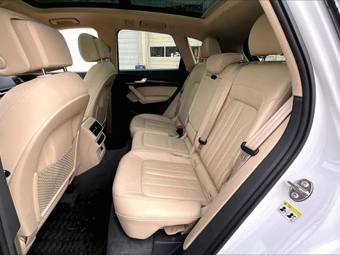 Used 2019 Audi Q5 2.0T Premium Plus w/ Premium Plus Package image 17