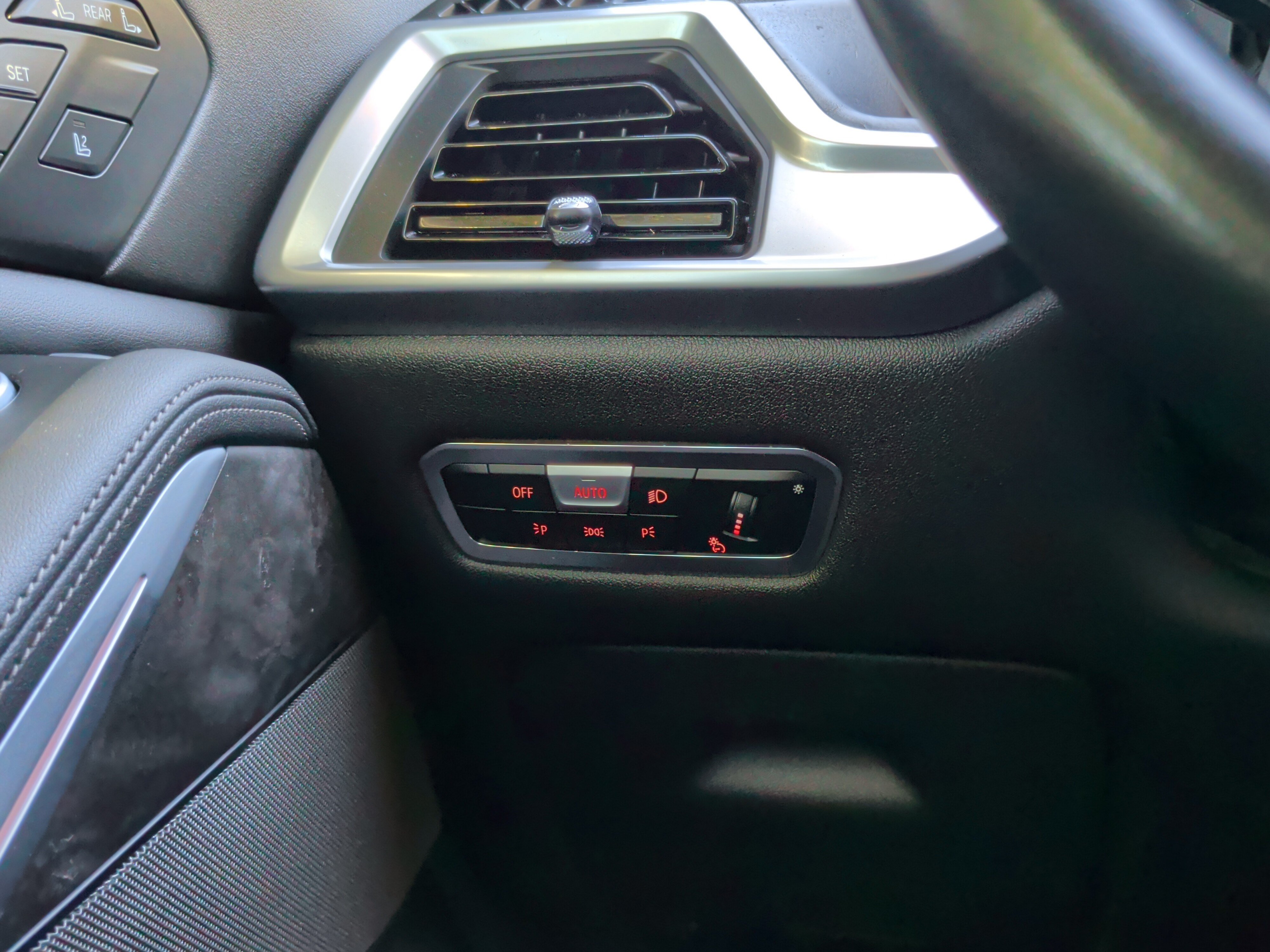Used 2023 BMW X7 xDrive40i w/ M Sport Package AWD/4WD image 24