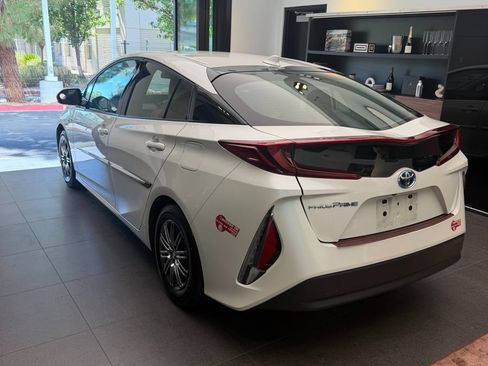 Used 2017 Toyota Prius Prime Premium FWD image 6