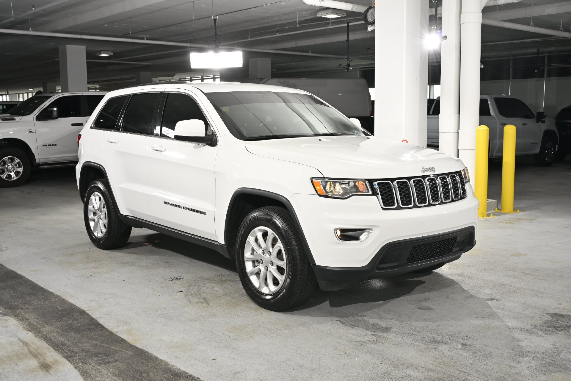 Used 2022 Jeep Grand Cherokee Laredo X AWD/4WD image 7