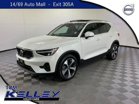 Certified 2024 Volvo XC40 B5 Plus w/ Climate Package image 1