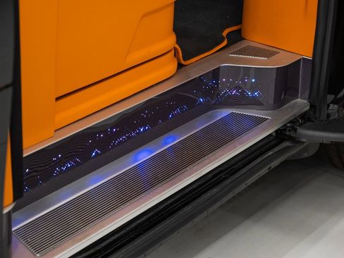 Used 2023 Mercedes-Benz Metris Passenger image 29