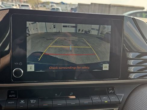 Used 2025 Toyota Camry SE image 19