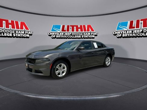 Used 2020 Dodge Charger SXT w/ Leather Interior Group RWD image 4