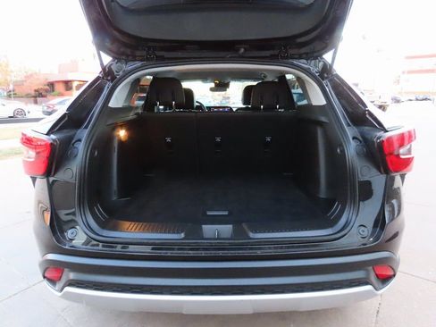 Used 2025 Chevrolet Trax LT w/ LT Convenience Package image 18