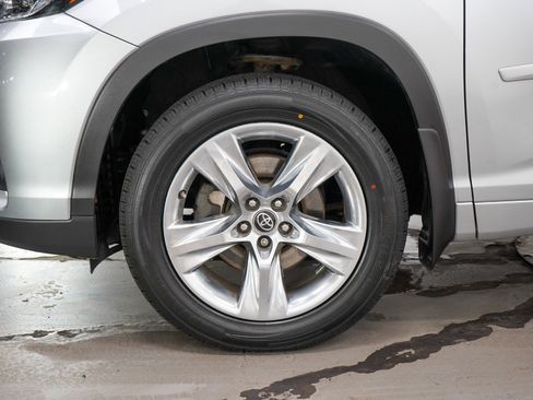 Used 2017 Toyota Highlander Limited w/ Protection Package #3 AWD/4WD image 29