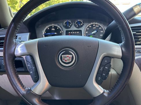 Used 2012 Cadillac Escalade Premium image 29