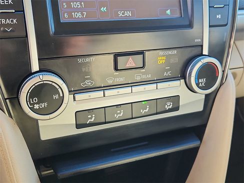 Used 2014 Toyota Camry LE image 16