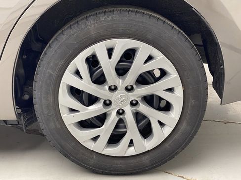 Used 2018 Toyota Corolla LE image 20