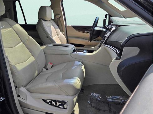 Used 2020 Cadillac Escalade Luxury AWD/4WD image 21