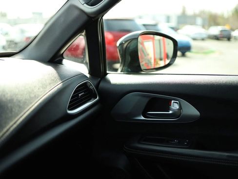 Used 2021 Chrysler Pacifica Touring w/ Uconnect Theater Family Group image 32