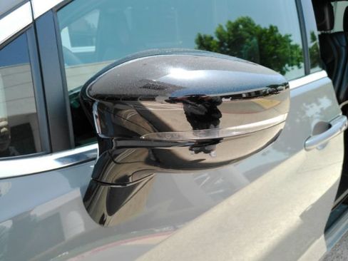 Used 2025 Chrysler Pacifica Select FWD image 17