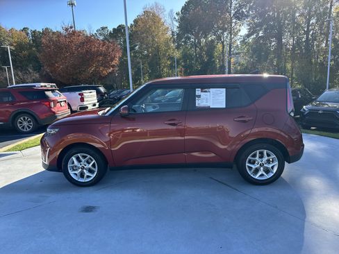 Used 2023 Kia Soul LX w/ LX Technology Package image 7