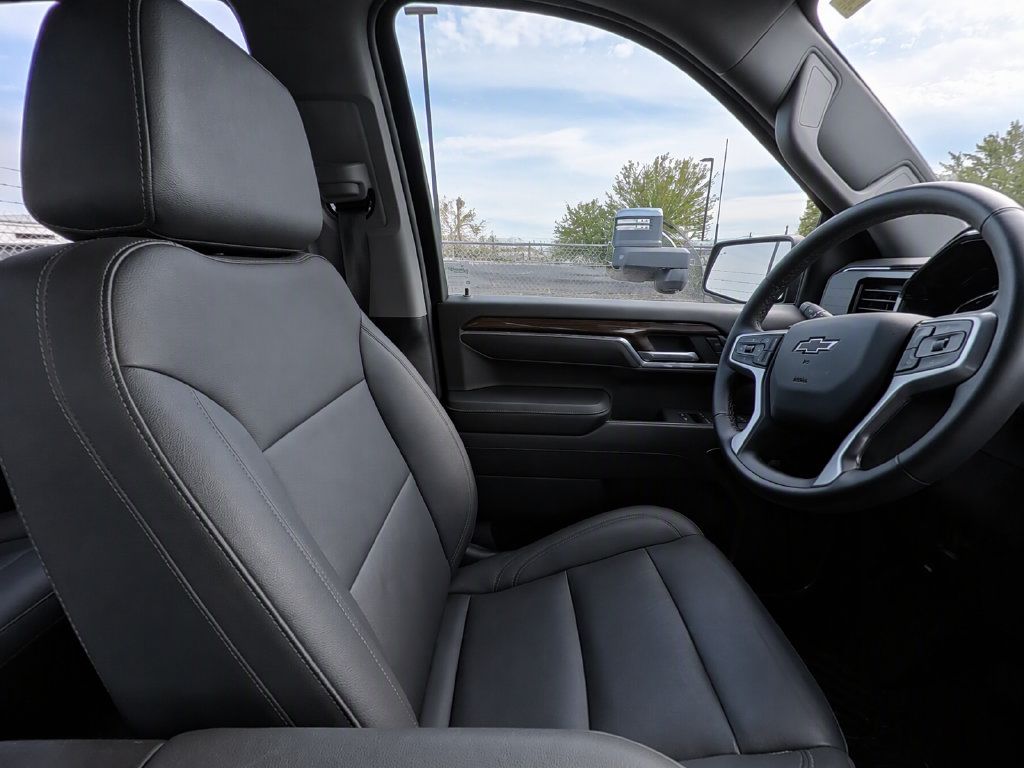 Used 2025 Chevrolet Silverado 1500 RST AWD/4WD image 10