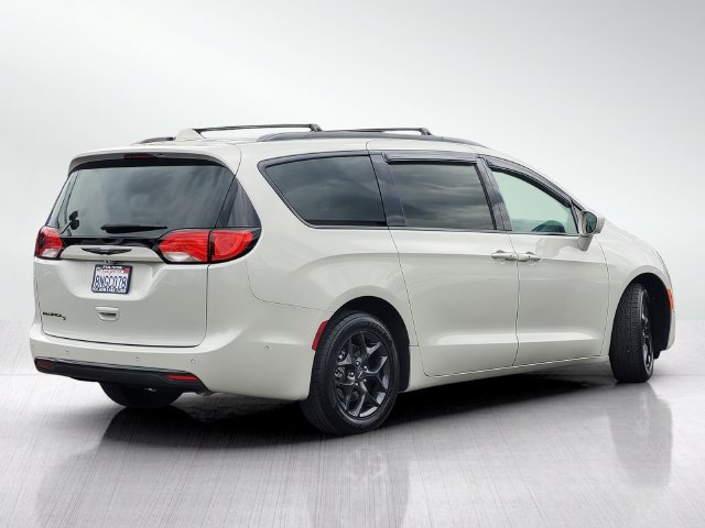 Used 2020 Chrysler Pacifica Touring-L w/ Advanced Safetytec Group FWD image 4
