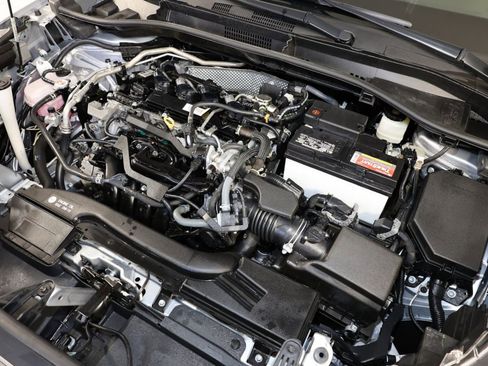 Used 2022 Toyota Corolla Cross XLE FWD image 33