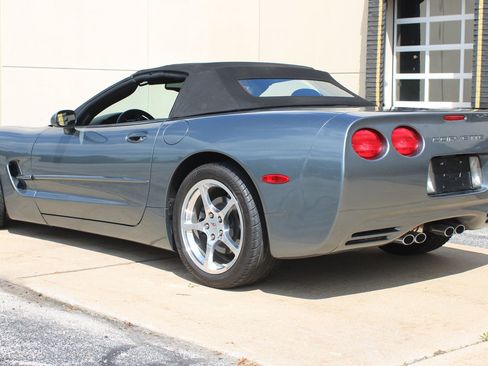 Used 2004 Chevrolet Corvette Convertible w/ Preferred Equipment Group RWD image 3