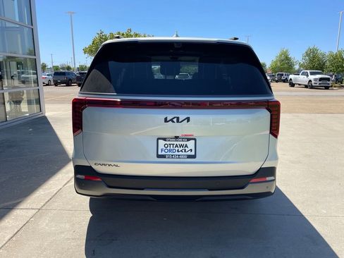 New 2026 Kia Carnival FWD image 6