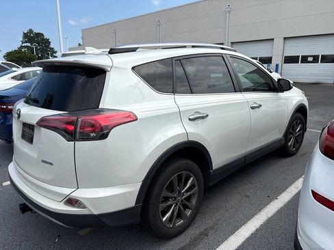 Used 2018 Toyota RAV4 Limited FWD image 3