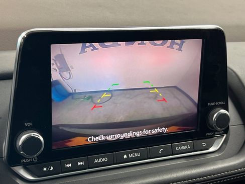 Used 2022 Nissan Rogue SV image 17