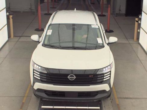Used 2025 Nissan Kicks SR FWD image 4