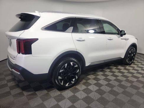 Certified 2025 Kia Sorento EX w/ Panoramic Sunroof Package image 3