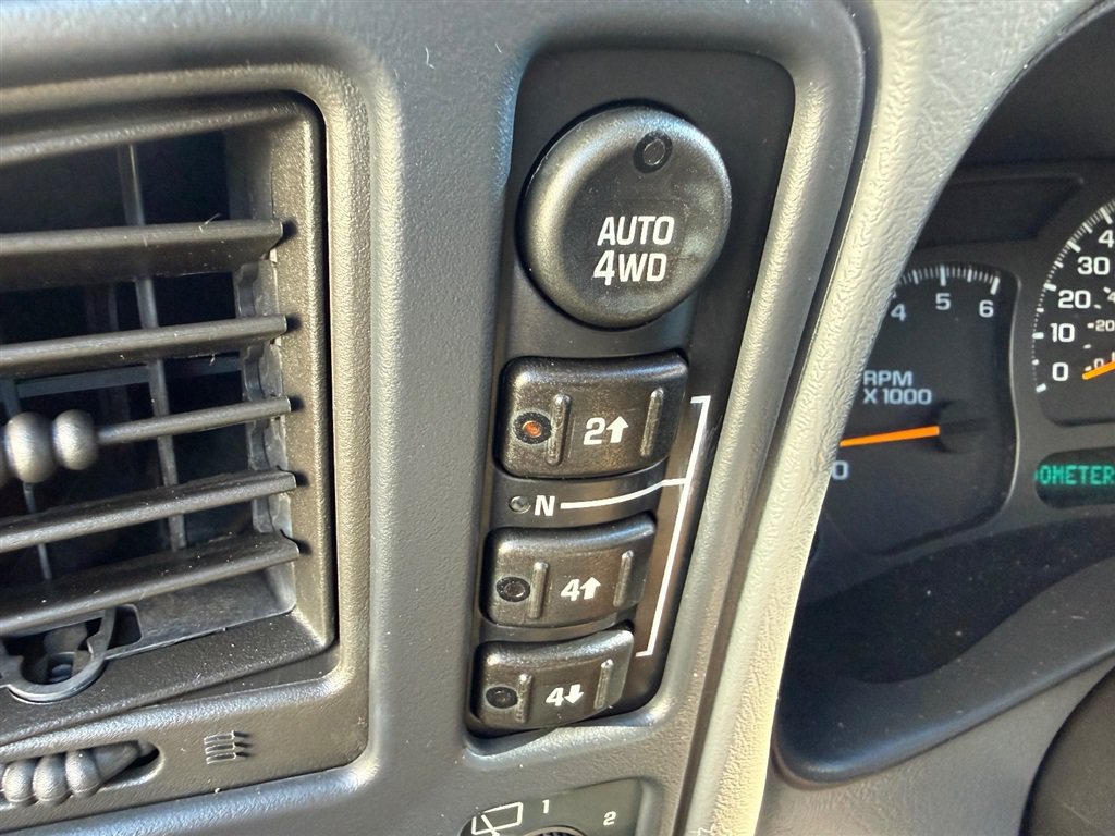Used 2005 Chevrolet Suburban 2500 LT w/ Preferred Equipment Group AWD/4WD image 13